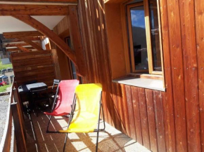 T2 Les orres 1800 : pied des pistes avec piscine